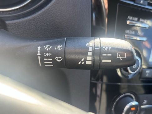 Used 2017 Nissan Rogue S image 21