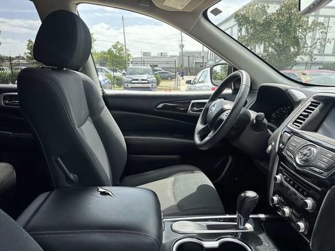 Used 2018 Nissan Pathfinder SV FWD image 10