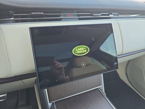 New 2026 Land Rover Range Rover SE image 14