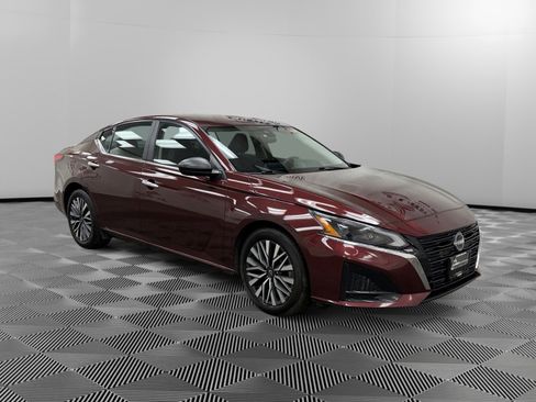 Used 2024 Nissan Altima 2.5 SV image 7