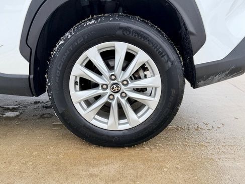 Used 2023 Toyota Corolla Cross LE image 7