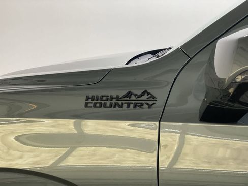 Used 2024 Chevrolet Suburban High Country w/ Advanced Technology Package image 11