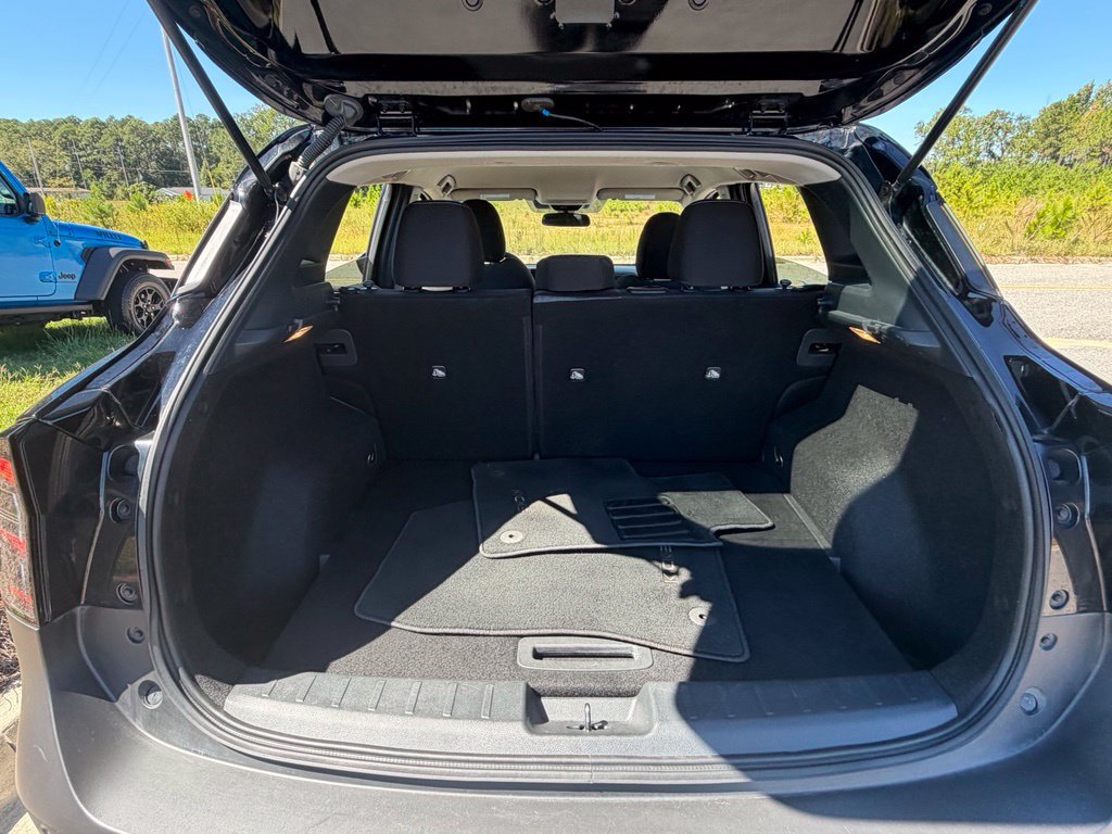 Used 2025 Nissan Kicks SV FWD image 39