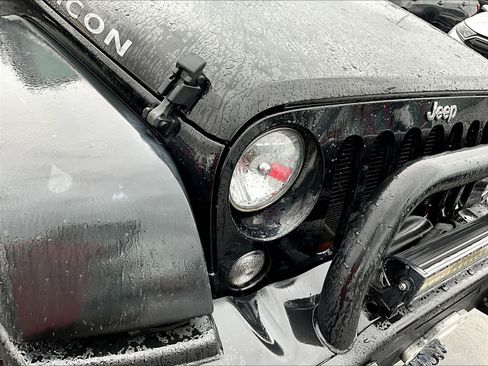 Used 2015 Jeep Wrangler Unlimited Rubicon AWD/4WD image 31