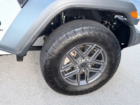 Used 2025 Jeep Wrangler Unlimited Sport AWD/4WD image 18