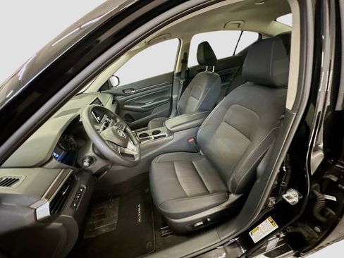 Used 2025 Nissan Altima 2.5 SV image 13