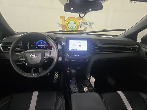 Used 2025 Toyota Camry SE image 13