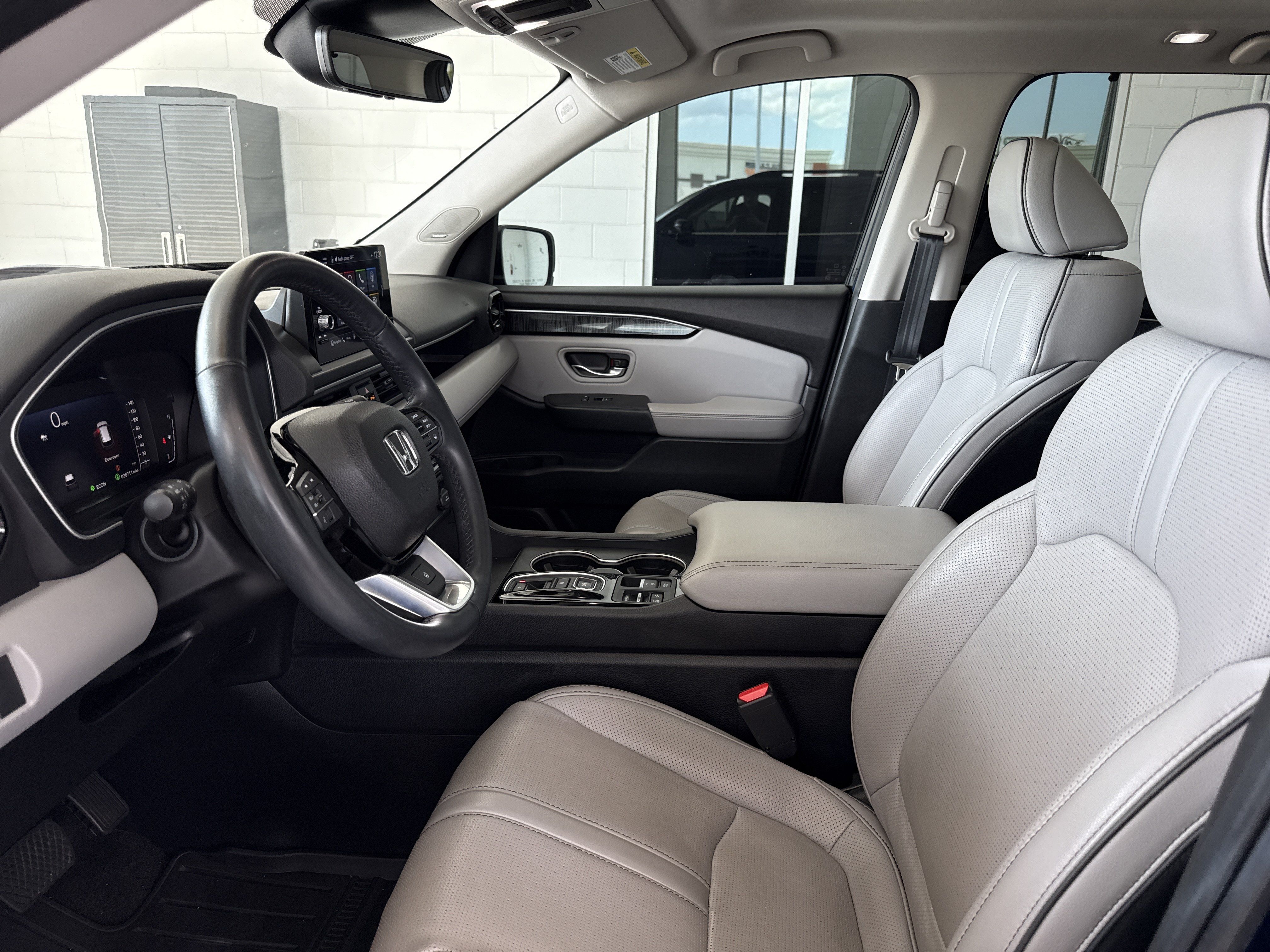Used 2023 Honda Pilot Elite image 4