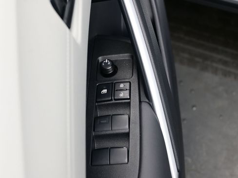 Used 2026 Toyota Corolla Cross L image 10