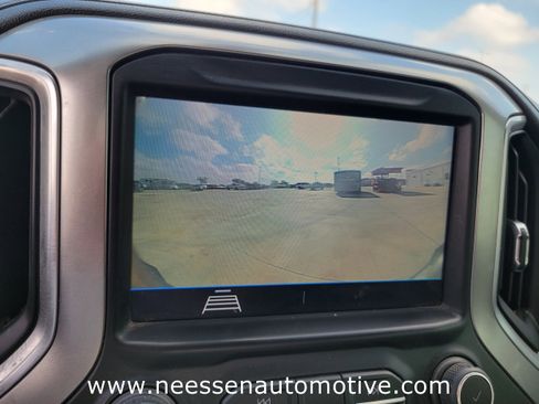 Used 2022 Chevrolet Silverado 2500 LT w/ Convenience Package image 27