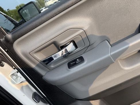 Used 2019 RAM 1500 Classic SLT image 24