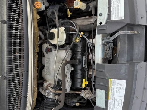 Used 2001 Chrysler Town & Country LXi image 9