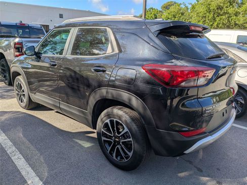 Used 2025 Chevrolet TrailBlazer LT AWD/4WD image 3