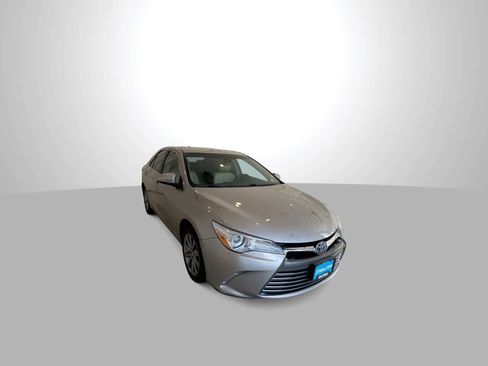 Used 2016 Toyota Camry XLE w/ Moonroof Package FWD image 2