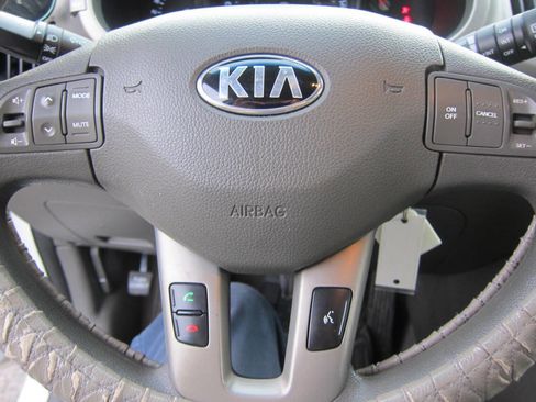 Used 2014 Kia Sportage LX image 12