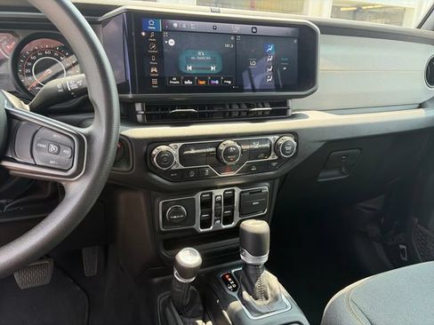 Used 2025 Jeep Wrangler Unlimited Sport AWD/4WD image 17