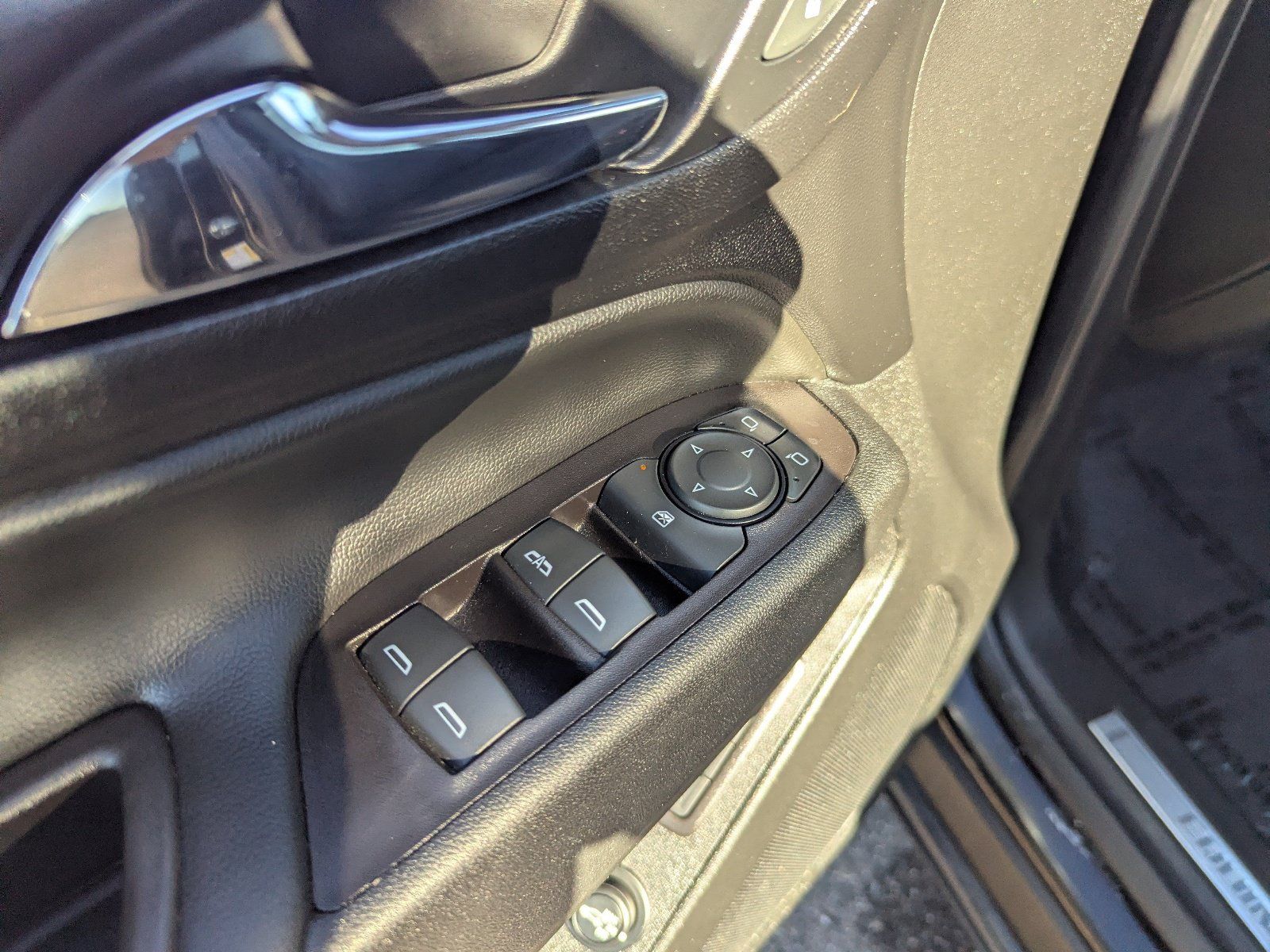 Used 2021 Chevrolet Equinox Premier FWD image 21