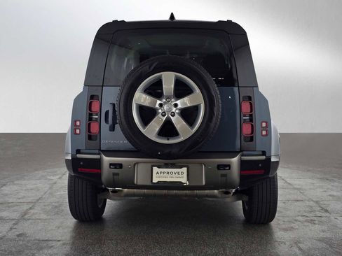 Used 2025 Land Rover Defender 110 X-Dynamic SE image 6