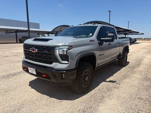 Used 2025 Chevrolet Silverado 2500 ZR2 w/ Technology Package AWD/4WD image 1