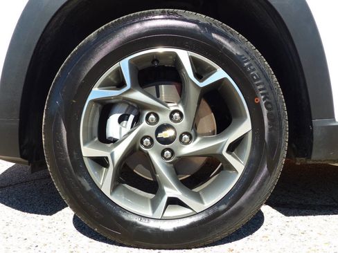 Used 2025 Chevrolet Trax LT image 12