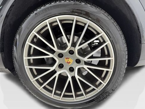Used 2023 Porsche Cayenne Platinum Edition AWD/4WD image 43