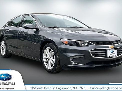 Used 2017 Chevrolet Malibu LT FWD image 1