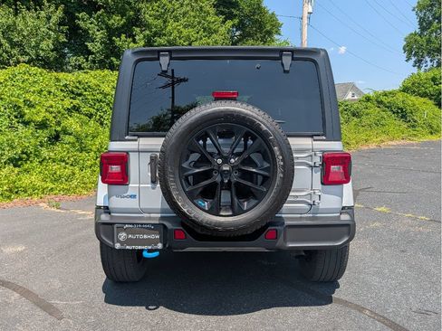 Used 2023 Jeep Wrangler Unlimited Sahara w/ Cold Weather Group AWD/4WD image 6