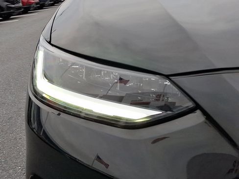 Certified 2025 Honda HR-V LX image 9