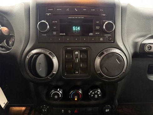 Used 2018 Jeep Wrangler Unlimited Sport S AWD/4WD image 25