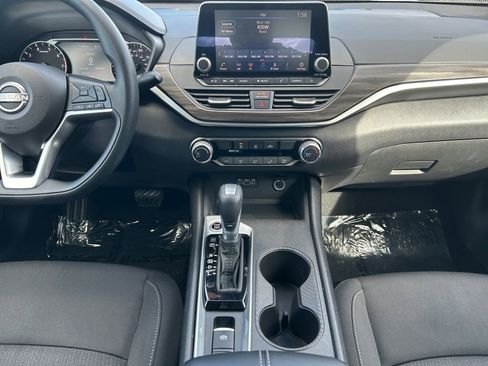 Used 2025 Nissan Altima 2.5 SV AWD/4WD image 13