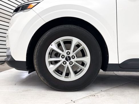 Used 2024 Kia Carnival LX FWD image 14