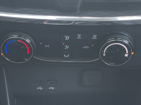 Used 2025 Buick Encore GX Preferred FWD image 4