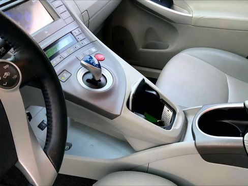 Used 2015 Toyota Prius Four FWD image 15