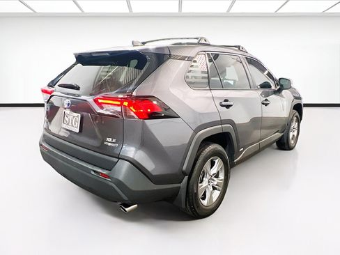 Used 2024 Toyota RAV4 XLE w/ Convenience Package image 4