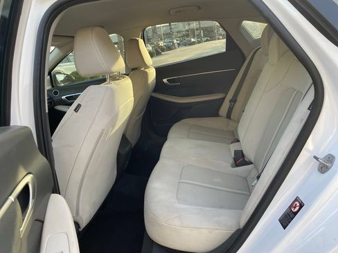 Used 2023 Hyundai Sonata SE FWD image 9