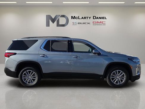 Used 2023 Chevrolet Traverse LT image 6