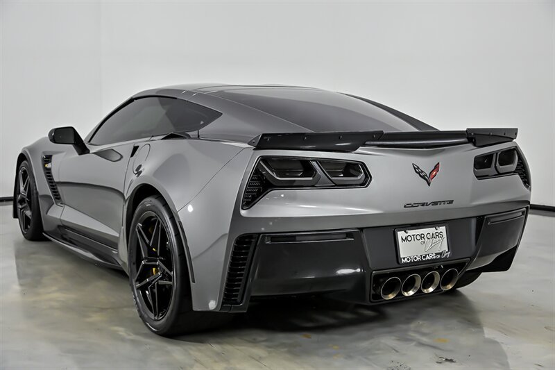 Used 2016 Chevrolet Corvette Z06 w/ 3LZ Preferred Equipment Group RWD image 7
