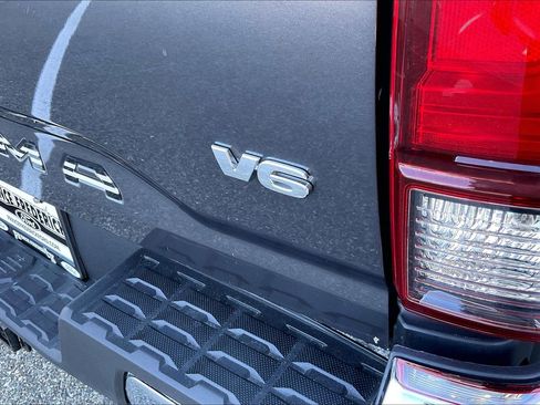 Used 2022 Toyota Tacoma SR5 AWD/4WD image 8