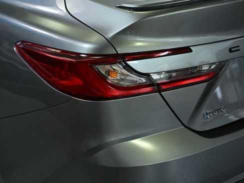 Used 2025 Toyota Camry SE image 18