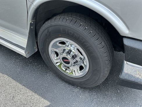 Used 2017 GMC Savana 2500 LT w/ LT Preferred Equipment Group image 10