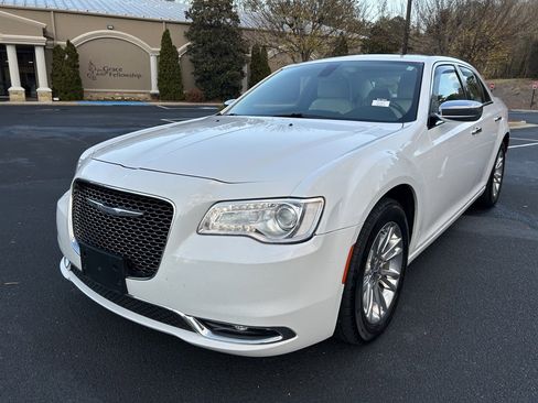Used 2016 Chrysler 300 C image 66