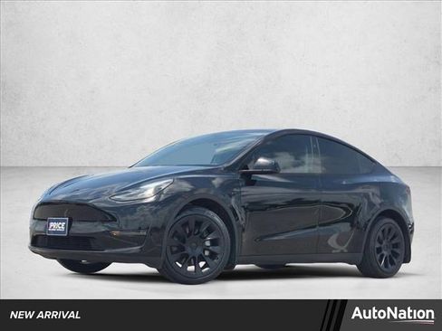 Used 2024 Tesla Model Y Long Range AWD/4WD image 1