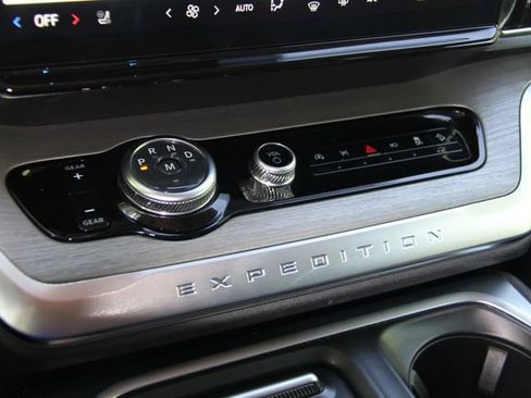Used 2025 Ford Expedition Max Platinum AWD/4WD image 31
