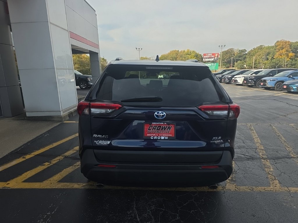 Used 2022 Toyota RAV4 XLE Premium AWD/4WD image 4