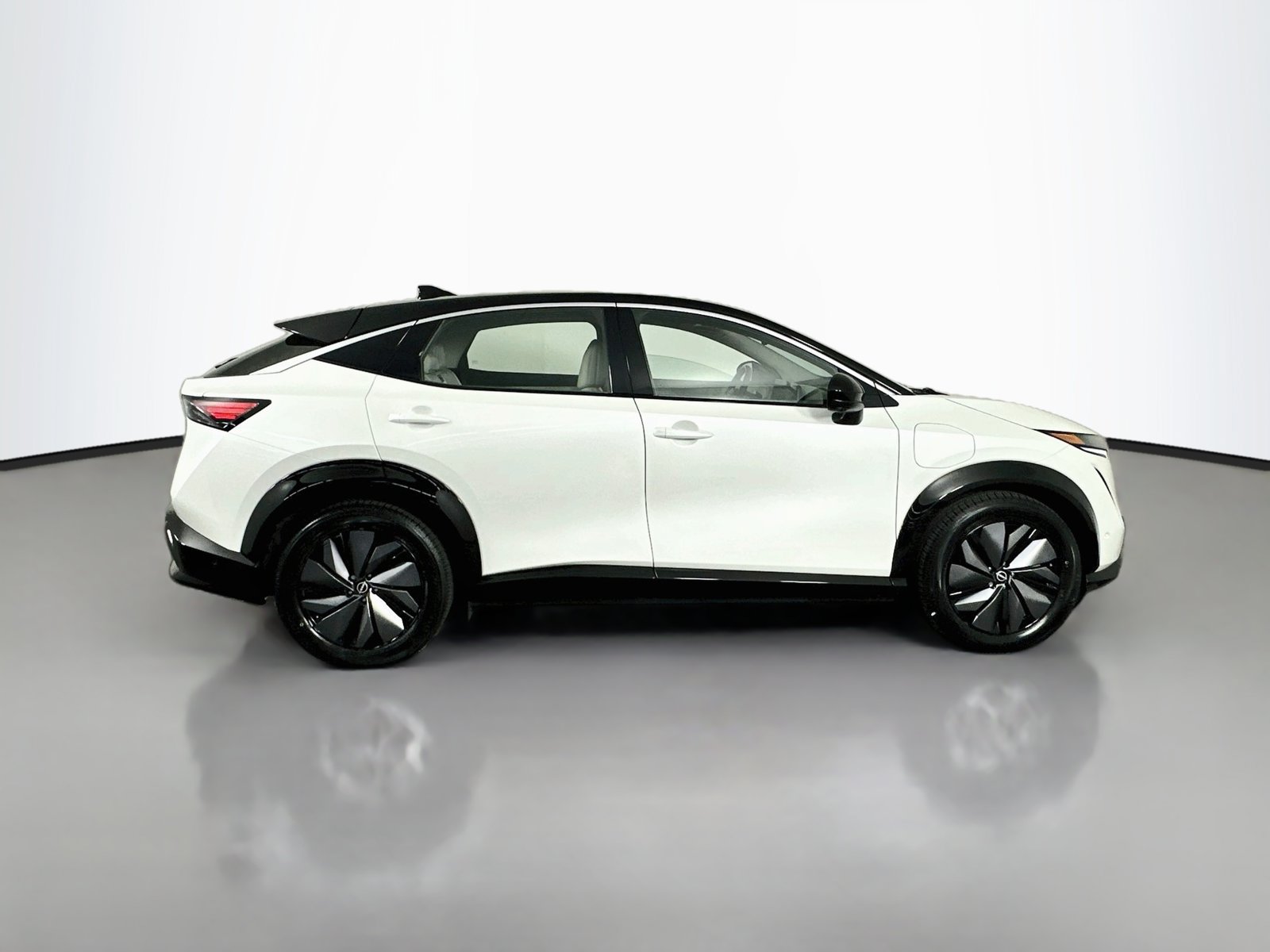 Used 2024 Nissan Ariya FWD image 8
