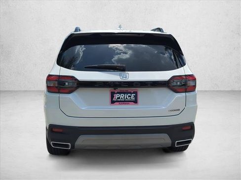 Used 2025 Honda Pilot Touring image 6