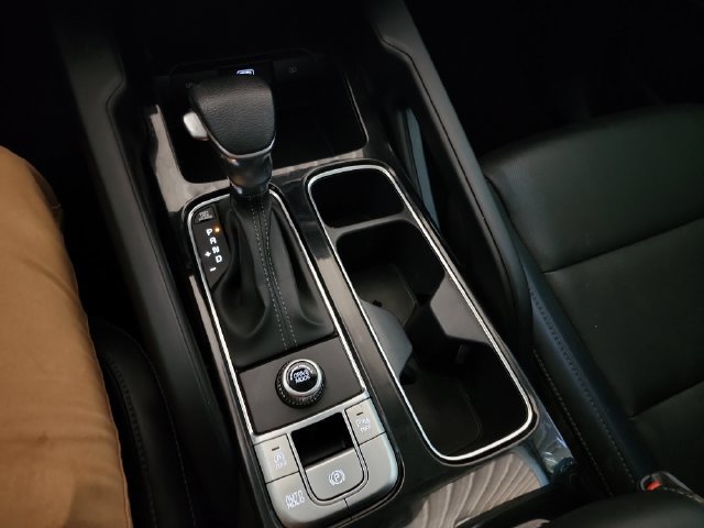 Used 2022 Kia Telluride LX FWD image 19