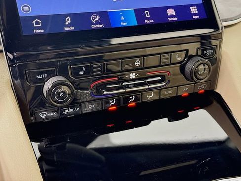 Used 2023 Jeep Grand Cherokee Limited image 16