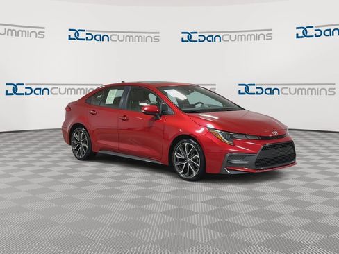 Used 2021 Toyota Corolla SE w/ SE Premium Package FWD image 2