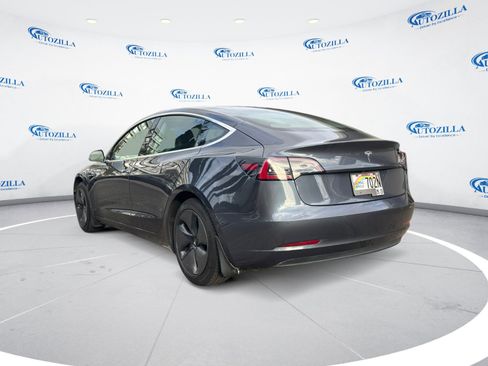 Used 2020 Tesla Model 3 Standard Range image 3